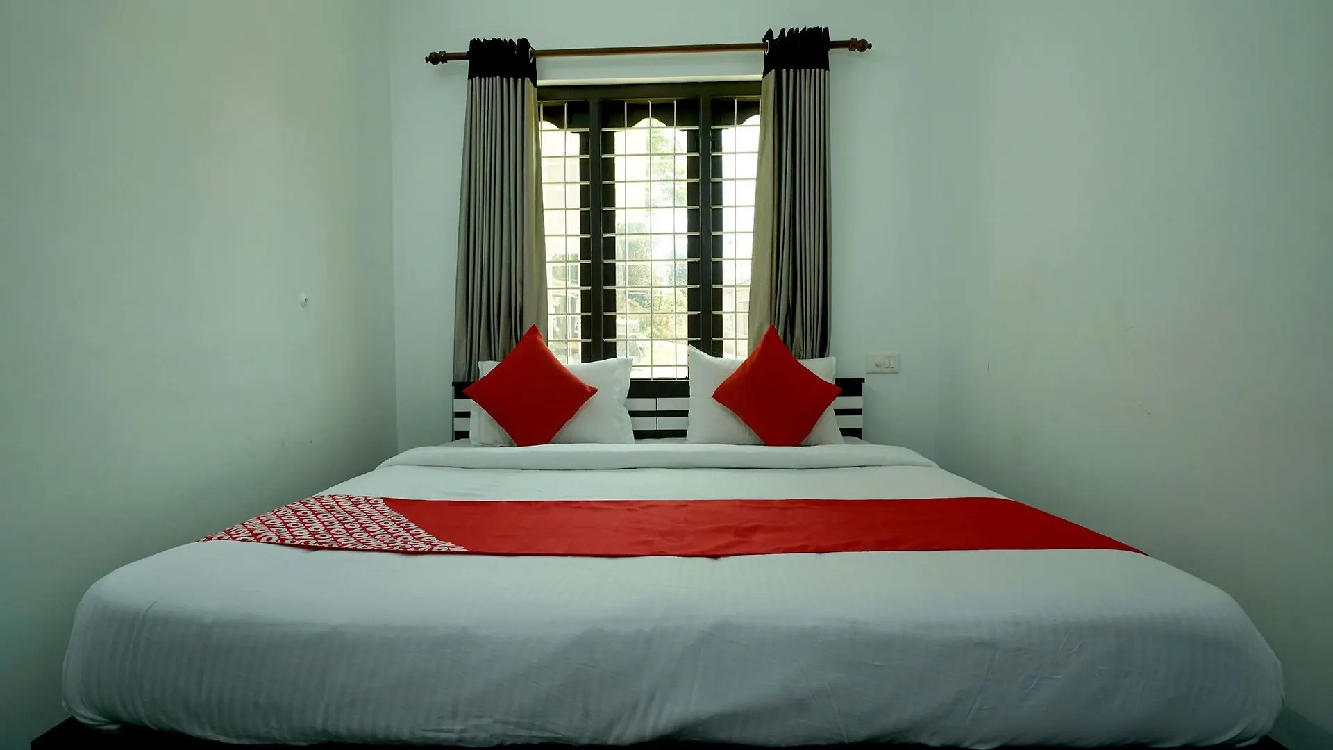 Hotel Oyo 12224 Karoli Inn Munnar