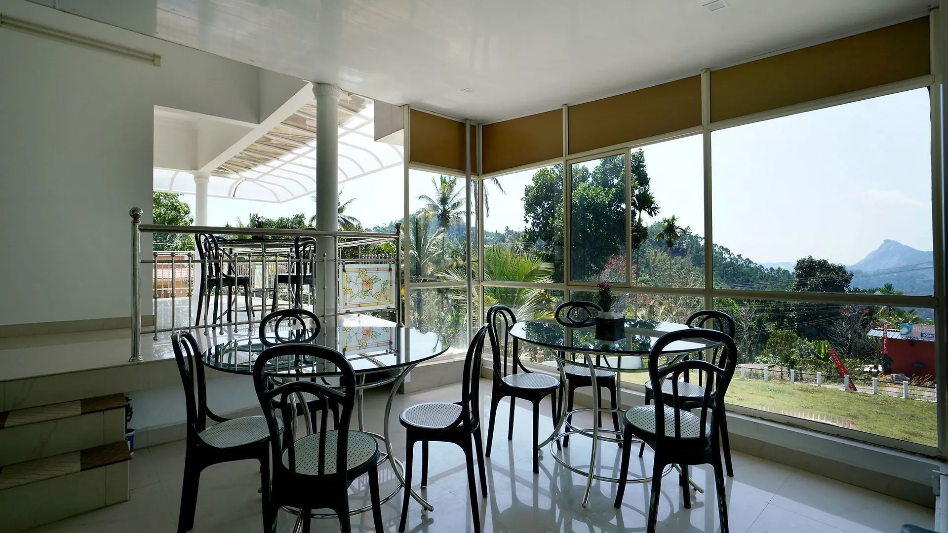 Oyo 12224 Karoli Inn Munnar