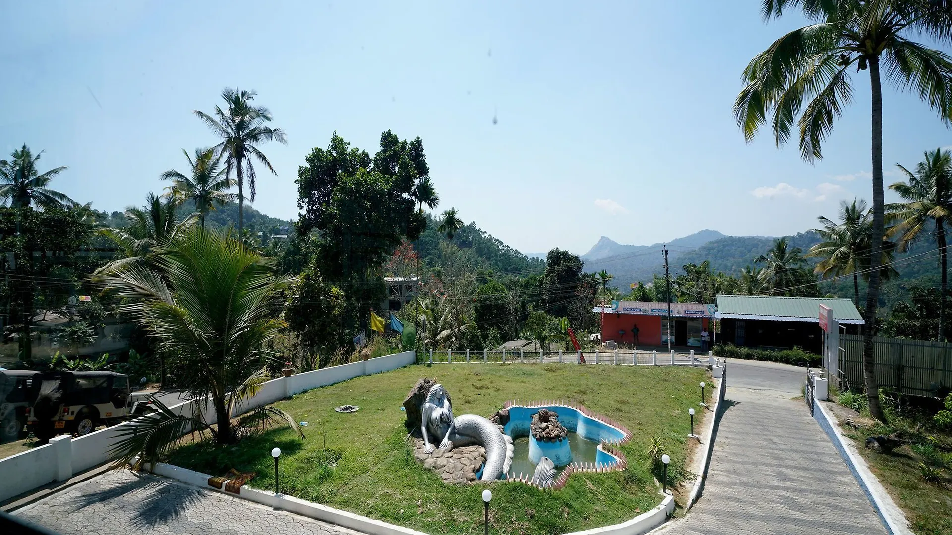 Hotel Oyo 12224 Karoli Inn Munnar