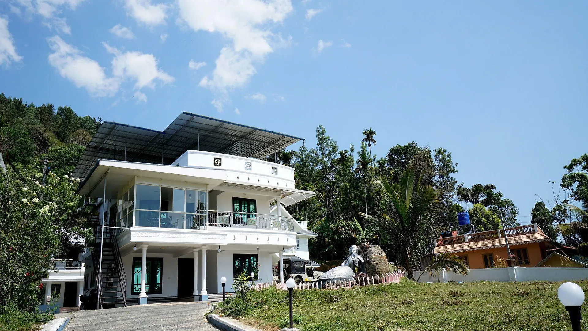 Oyo 12224 Karoli Inn Munnar