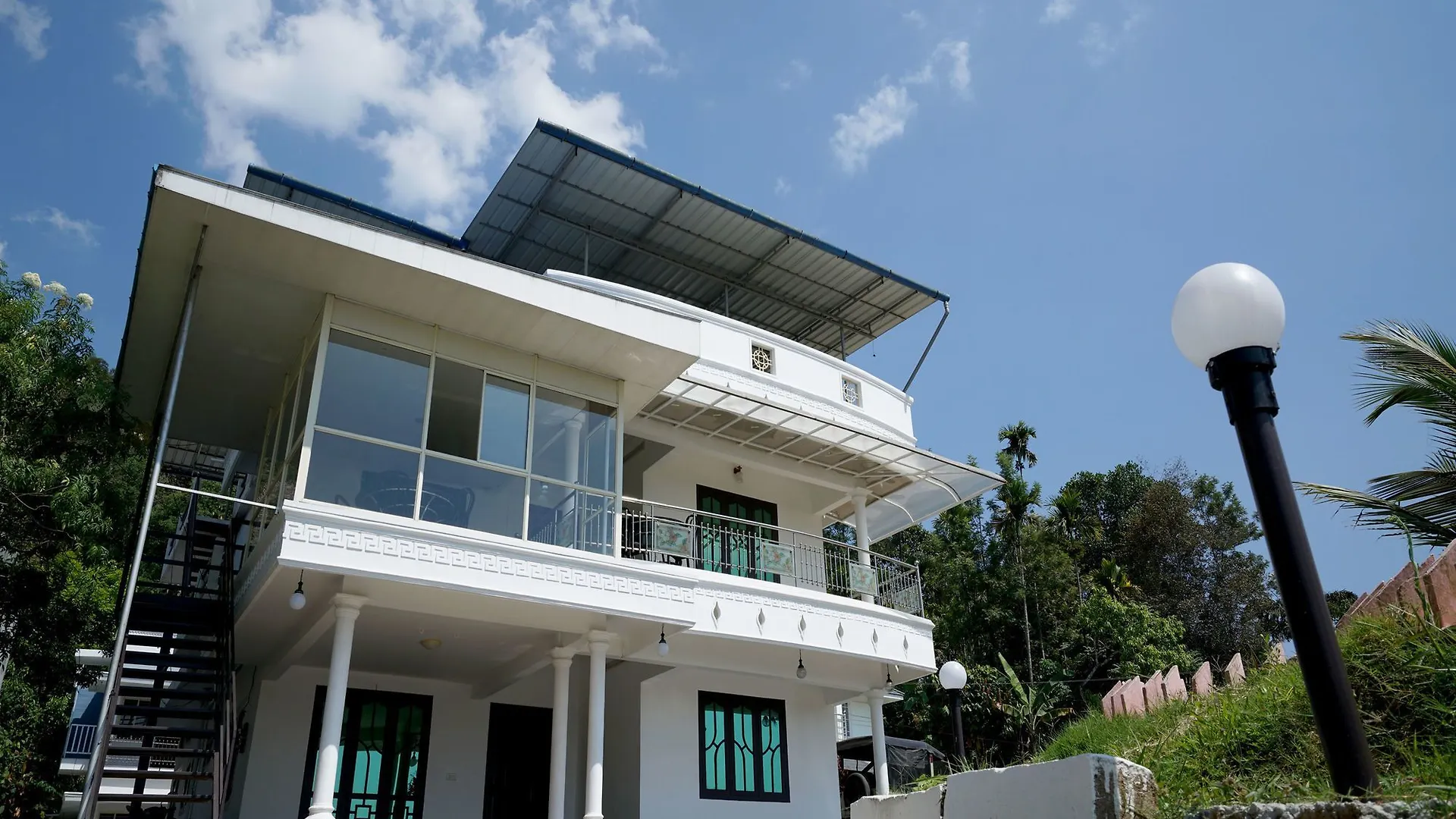 Oyo 12224 Karoli Inn Munnar